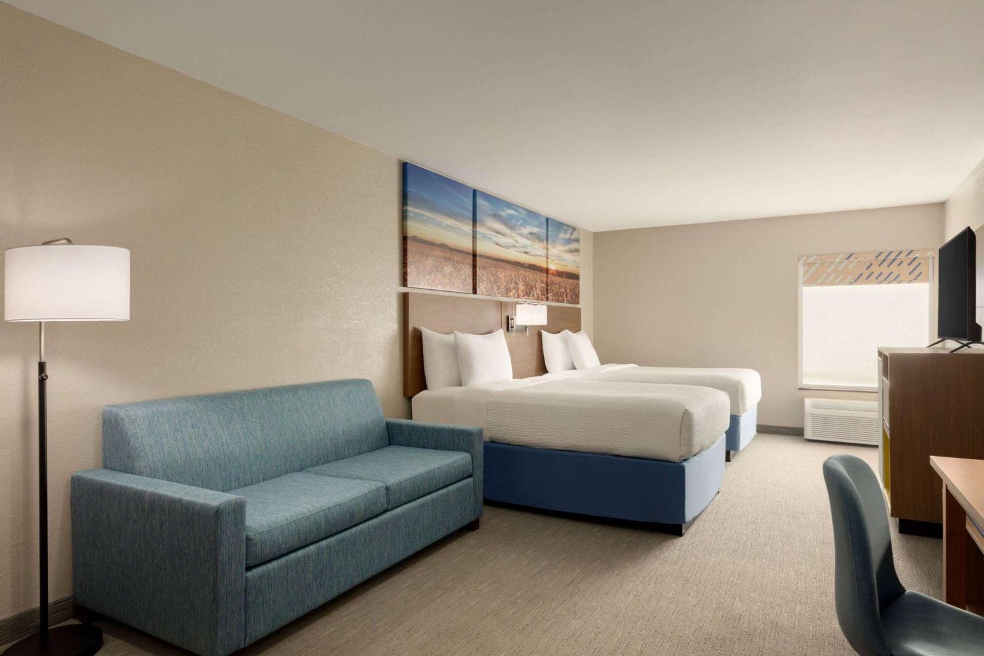 Days Inn By Wyndham Hillsboro Buitenkant foto