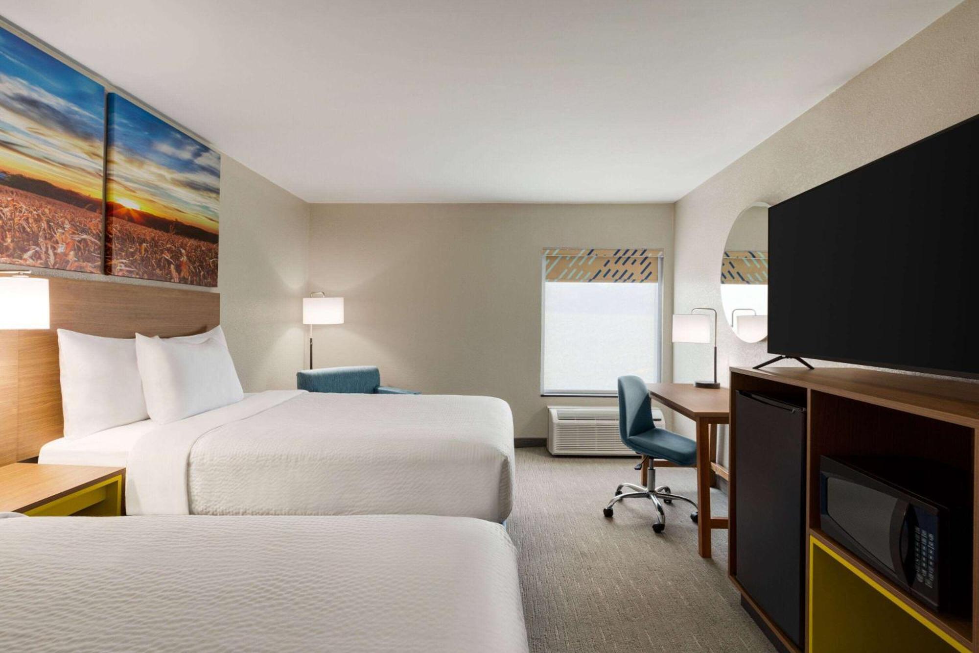 Days Inn By Wyndham Hillsboro Buitenkant foto
