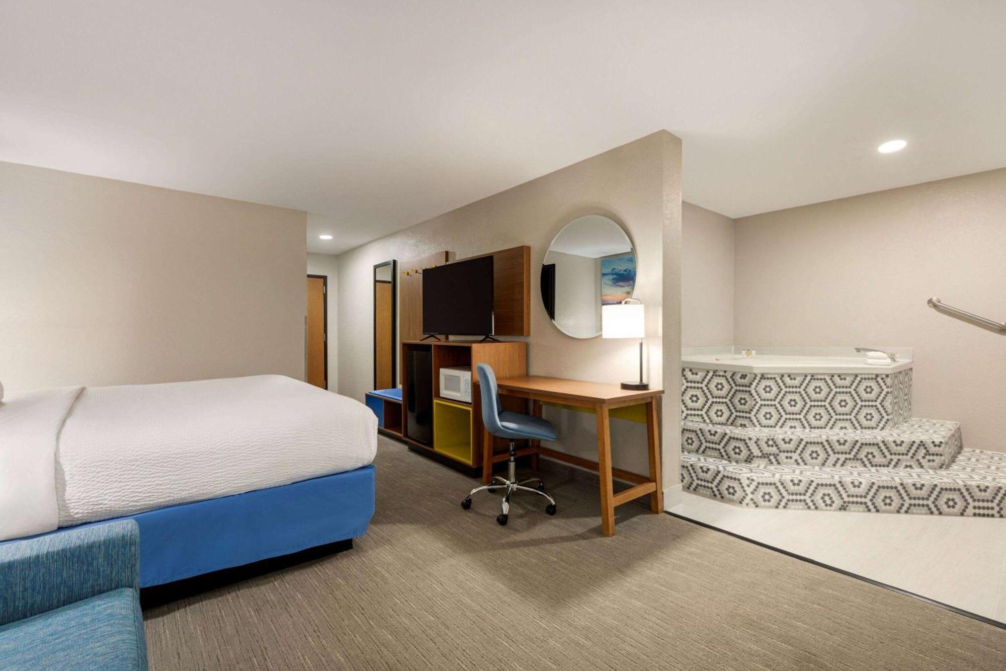 Days Inn By Wyndham Hillsboro Buitenkant foto