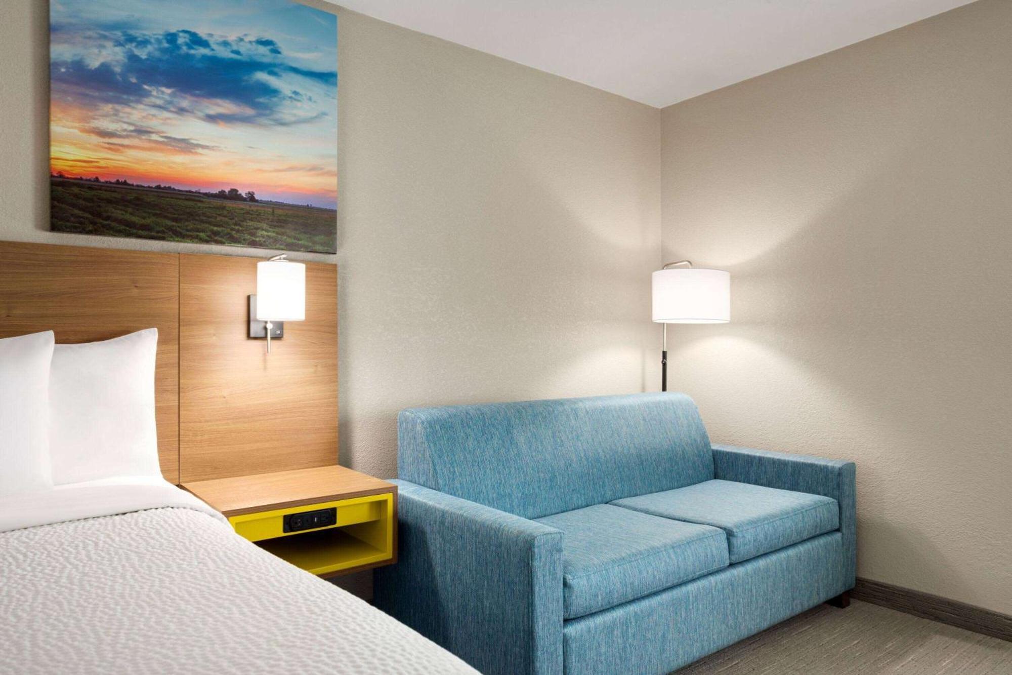 Days Inn By Wyndham Hillsboro Buitenkant foto