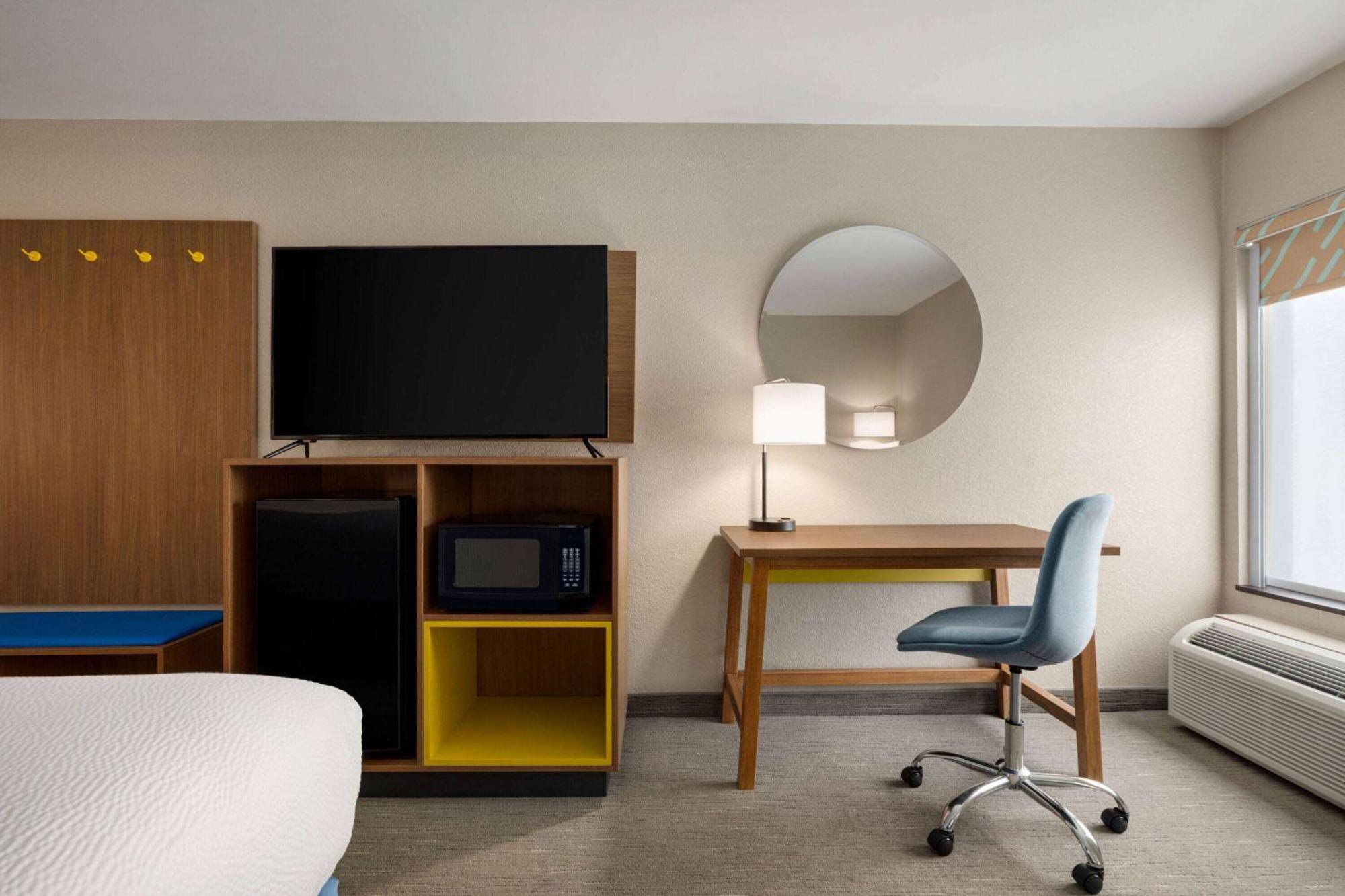 Days Inn By Wyndham Hillsboro Buitenkant foto