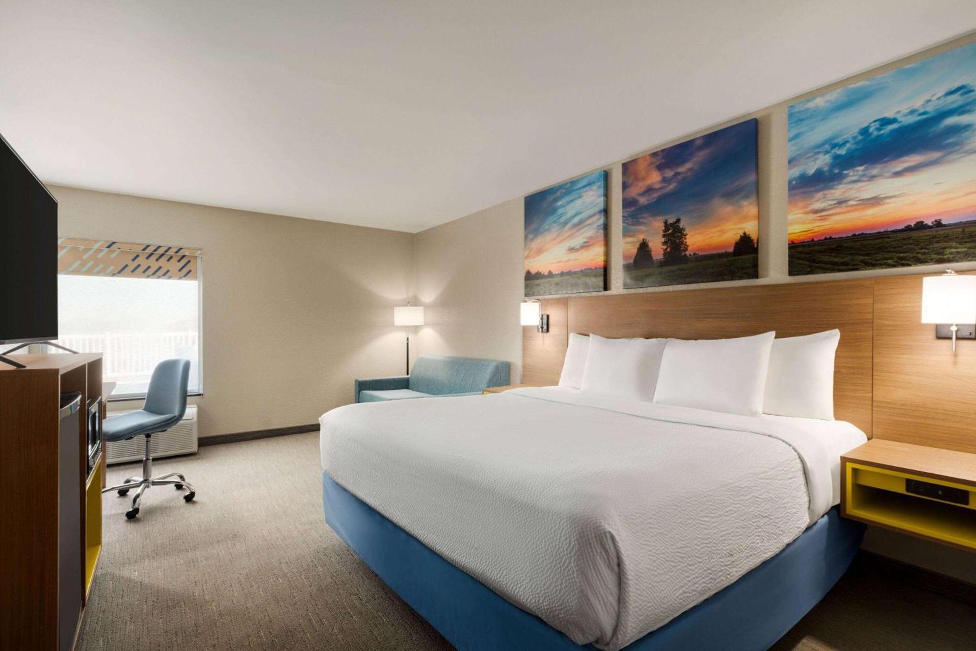 Days Inn By Wyndham Hillsboro Buitenkant foto