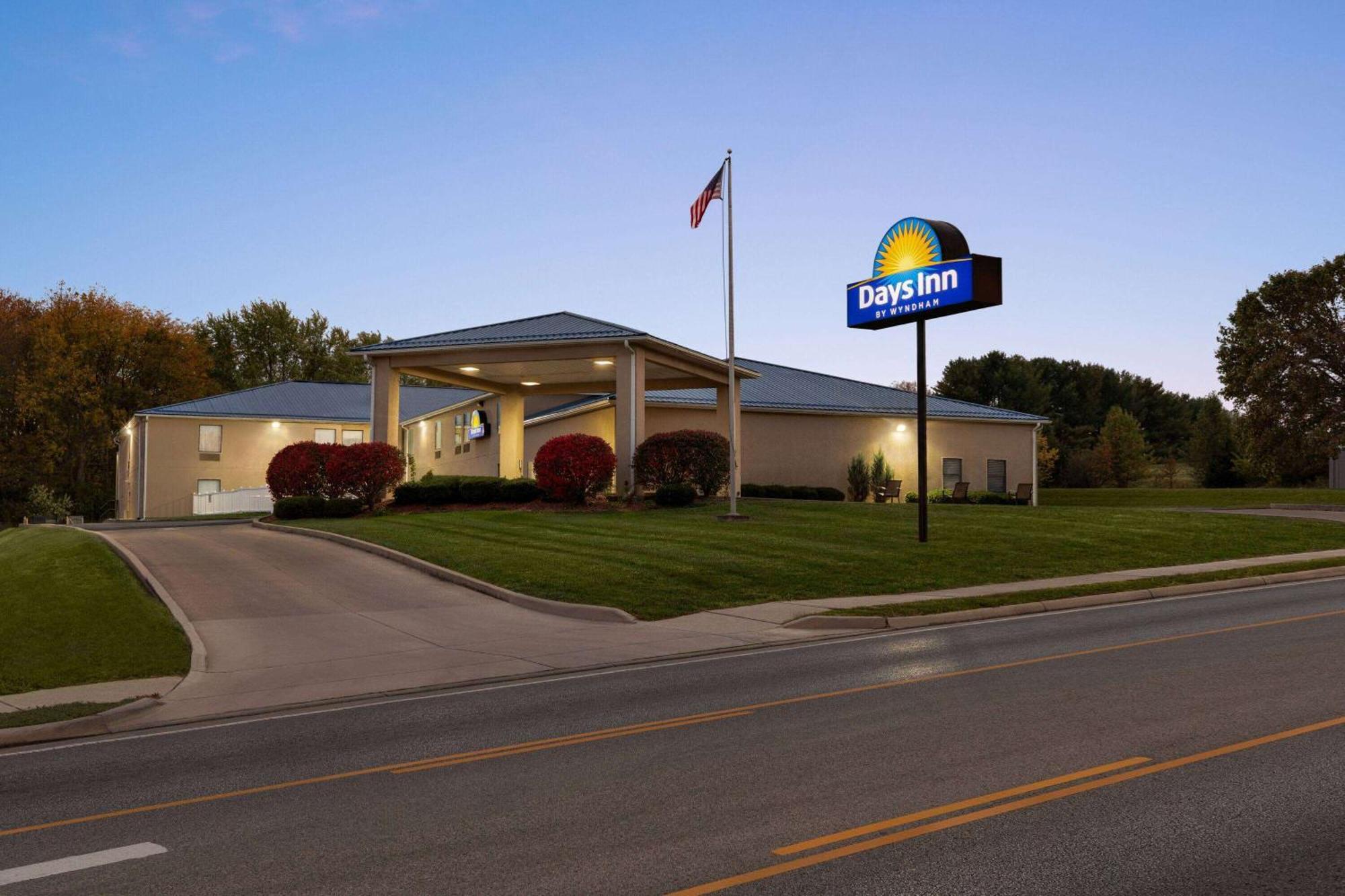 Days Inn By Wyndham Hillsboro Buitenkant foto